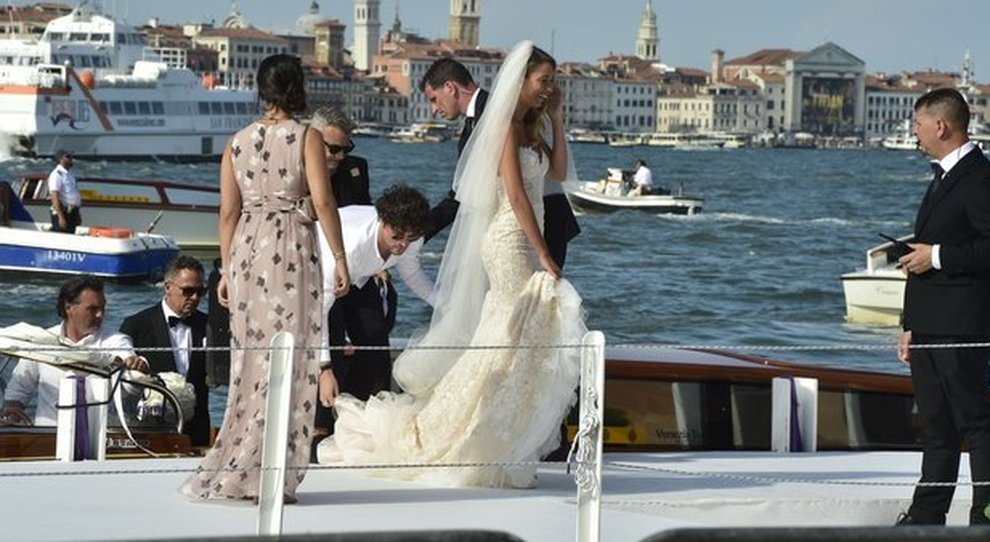 Morata E Alice Sposi A Venezia Lui Arriva Con La Mamma Lei In Abito