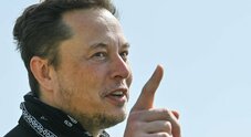 Tesla, Musk evoca taglio del 10% dei dipendenti. L'annuncio choc in una mail: «Brutta sensazione per il futuro»