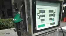 Carburanti: ribassi dopo taglio accise, compagnie rivedono i prezzi consigliati. Prezzo medio benzina self cala a 2,115 euro/litro