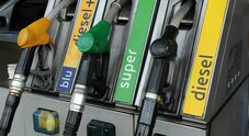 Benzina, al self sale a 1,838 euro al litro. In calo invece il prezzo del diesel