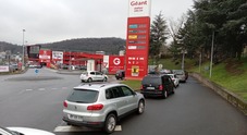 Francia, ai distributori Casino 1 litro di benzina costa solo 0,85 euro. Sconto con voucher da usare per la spesa