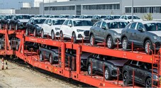 Bmw e Audi fermano treni per trasporto auto verso la Cina. Per l’aumento dei rischi di confische nel passaggio in Russia