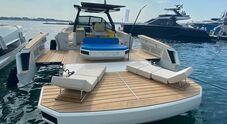 Evo Yachts a Cannes con il nuovo Evo R4XT, walkaround con la “poppa magica”, che allunga la barca di un metro