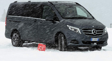 I van Mercedes svettano in montagna, la trazione 4Matic sfida neve e ghiaccio