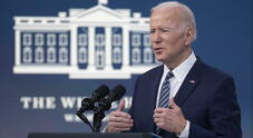 Biden verso l’annuncio di nuove misure contro il caro- benzina. Presidente Usa consentirà etanolo per ridurre prezzi alla pompa