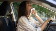 Caldo in auto, con 35° nell'abitacolo +25% il rischio incidenti. È come guidare con 0,8 gr/litro di alcol nel sangue