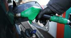Benzina, scatta in alto il prezzo del servito: fino a 2,111 euro/litro. La media del diesel servito aumenta a 1,904 euro