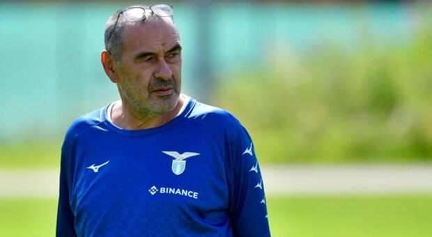 Lazio, Sarri risponde a Mourinho: «Per la Roma il secondo posto sarebbe una delusione»