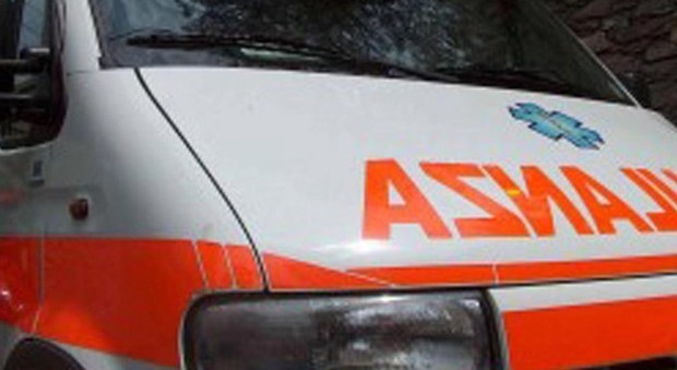 Bimbo di quattro anni morto schiacciato da un silos. Travolto anche il papà: è gravissimo