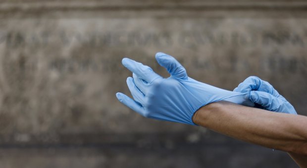 Pesaro, l'allarme di Cna: «Difficile sanificare le aziende: guanti e disinfettanti introvabili e carissimi»
