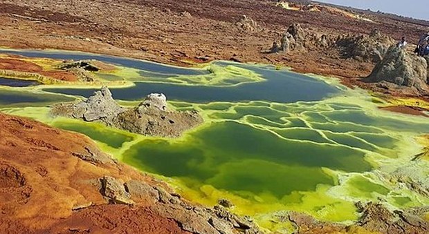 In Etiopia scoperte piscine vulcaniche che distruggono qualsiasi forma di vita In Etiopia scoperte piscine vulcaniche che distruggono qualsiasi forma di vita