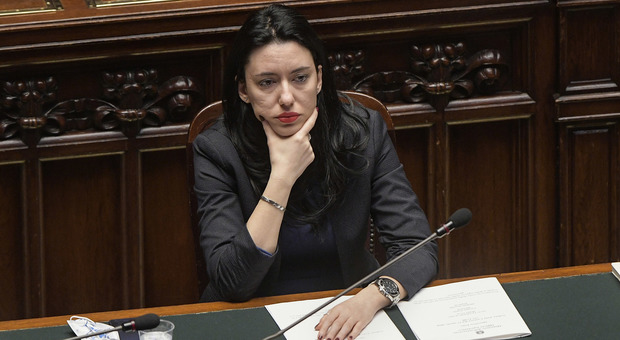 Ora sotto attacco c'è Azzolina «Un commissario per la scuola» Ora sotto attacco c'è Azzolina «Un commissario per la scuola»