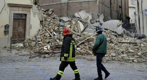I segni del terremoto nel centro di Camerino
