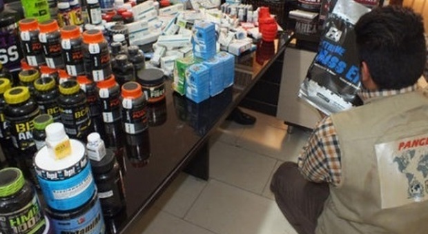 Vendevano farmaci illegali e contraffatti anche contro il Covid: la Polizia postale oscura 34 siti web