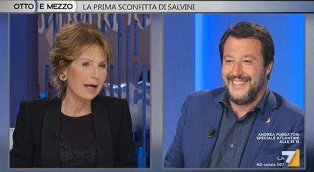 Gruber-Salvini, battibetto a Otto e mezzo: «Non è stato educato». «Le voglio molto bene» Gruber-Salvini, battibetto a Otto e mezzo: «Non è stato educato». «Le voglio molto bene»