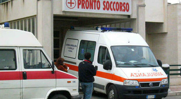 Palermo choc, suicida un paziente malato di Covid: «Si è gettato dal terzo piano dell'ospedale»