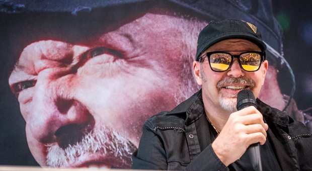 Vasco Rossi: «Di marijuana non è mai morto nessuno» Vasco Rossi: «Di marijuana non è mai morto nessuno»