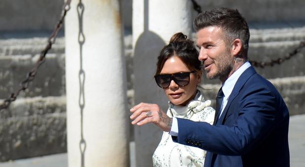Victoria Beckham vittima di bullismo a scuola: «Attaccata mentalmente e fisicamente»