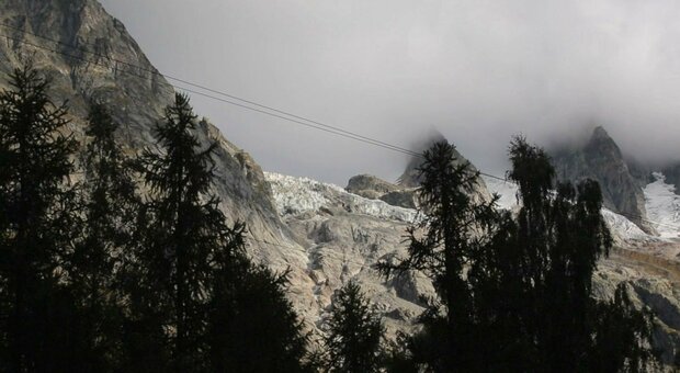 Ghiacciaio a rischio crollo, evacuata la Val Ferret, via 25 famiglie tra residenti e turisti