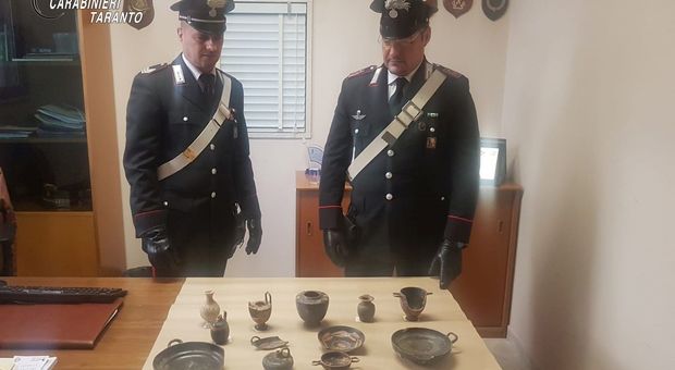 I reperti recuperati dai carabinieri I reperti recuperati dai carabinieri