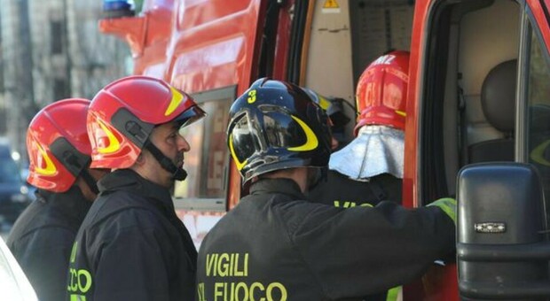 Incendio in una casa in zona Navigli: morta una donna. Il corpo trovato carbonizzato
