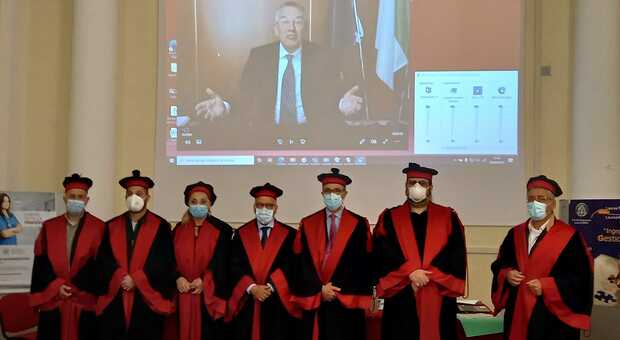 La cerimonia per il conferimento del diploma di laurea a sette nuovi infermieri