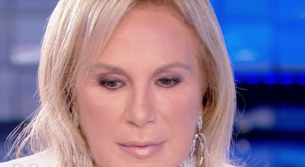 Diaco commosso per il racconto di Rosanna Lambertucci a Io e Te: «Mia figlia Elisa morta....» Diaco commosso per il racconto di Rosanna Lambertucci a Io e Te: «Mia figlia Elisa morta....»