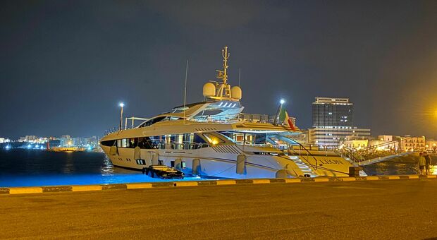 Gallipoli, al porto ecco il mega yacht "El Leon", 54 metri di super lusso. A bordo Zanetti, imprenditore e presidente della Virtus Bologna