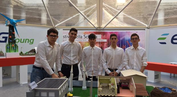 Gli studenti del Rosatelli con plastico vincitore del concorso Gli studenti del Rosatelli con plastico vincitore del concorso