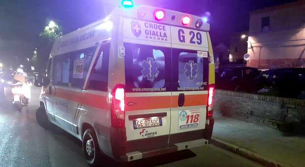 Dribbling tra le auto a piedi nudi in piena notte sulla Flaminia: soccorso un 40enne Dribbling tra le auto a piedi nudi in piena notte sulla Flaminia: soccorso un 40enne