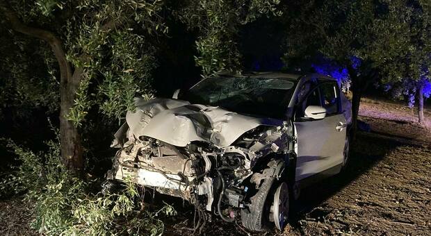 Incidente sulla Provinciale, auto distrutta: ci sono due feriti