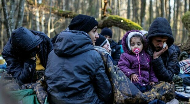 Bielorussia, bimbo di un anno muore al confine con la Polonia. Sassoli: «Basta disumanità»