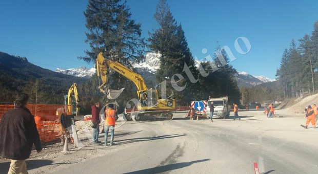 Tutti al gelo a Cortina: rotta tubatura del metano, città senza riscaldamento Al freddo anche hotel, scuole, ospedale