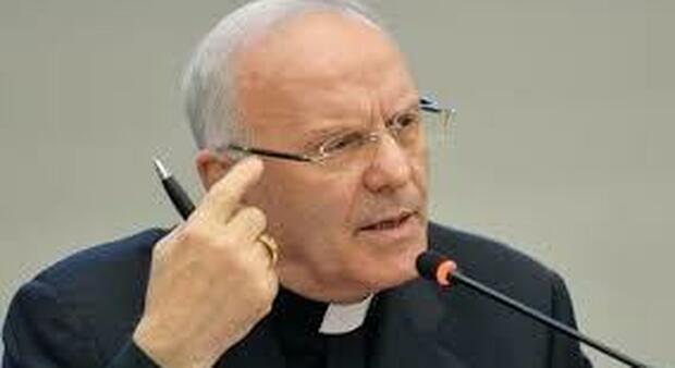 Monsignor Galantino chiarisce: «l'Obolo di San Pietro serve al Papa anche per pagare gli stipendi»
