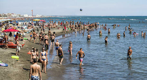 Choc in spiaggia a Ostia, due morti in meno di 24 ore nella settimana di Ferragosto