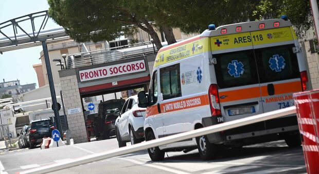 Polizia e ambulanza intervenute sul posto all'Appio Claudio