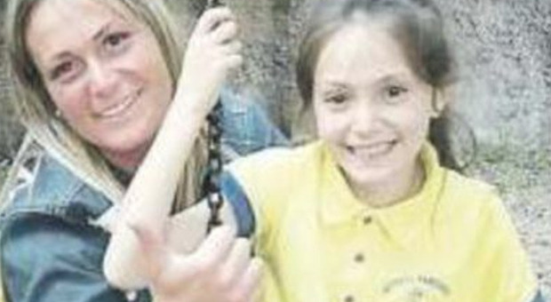 Napoli, bimba annegata in piscina «giocava a fare il morto». I genitori legati a clan camorristici Napoli, bimba annegata in piscina «giocava a fare il morto». I genitori legati a clan camorristici