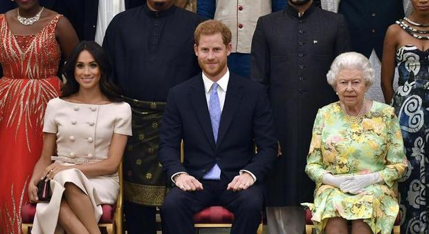 Meghan Markle furiosa con il principe Harry: «Ha perso un miliardo di dollari, il matrimonio non durerà»