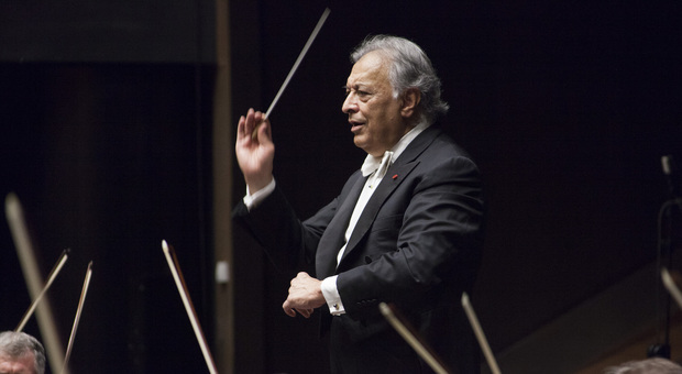 Il grande Maestro Zubin Mehta alla guida dell Orchestra e Coro del Maggio Musicale Fiorentino allo Sferisterio