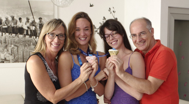 Margherita Panziera con la sua famiglia e le medaglie d'oro Margherita Panziera con la sua famiglia e le medaglie d'oro