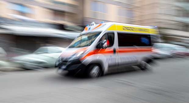 Modena, bambino di 11 anni cade dal balcone: la madre lo aveva lasciato in casa per andare a fare la spesa Modena, bambino di 11 anni cade dal balcone: la madre lo aveva lasciato in casa per andare a fare la spesa