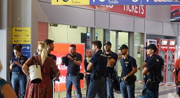 Allarme bomba alla stazione di Santa Lucia a Venezia: circolazione sospesa. Ma era una valigia dimenticata