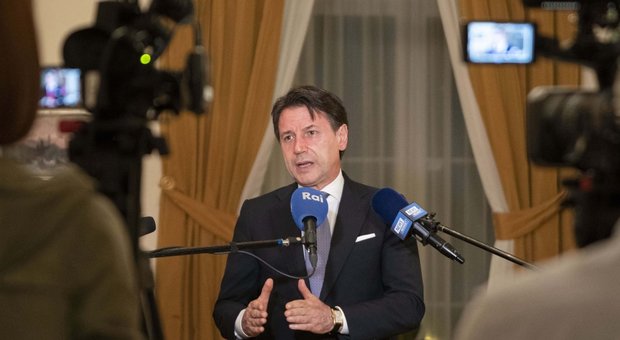 Stato di emergenza, mascherine e distanziamento fino al 31 luglio. Poi proroga fino a Capodanno Stato di emergenza, mascherine e distanziamento fino al 31 luglio. Poi proroga fino a Capodanno