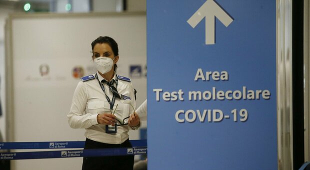 Coronavirus bollettino Lazio, 43 nuovi casi e un morto: 12 positivi tornavano dalla Sardegna. Via ai test su prof e bidelli