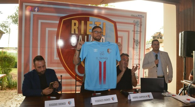 La Nuova Rieti Calcio riparte dalla storia recente: a Tiziano Tiraferri la fascia di capitano. Dionisi: «Entusiasmo, ma c'è tanto da fare». Foto