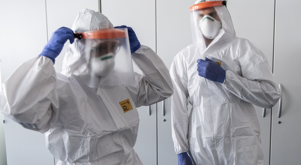 Paziente positiva in psichiatria a Firenze: «Si teme nuovo focolaio». In quarantena anche infermieri in vacanza