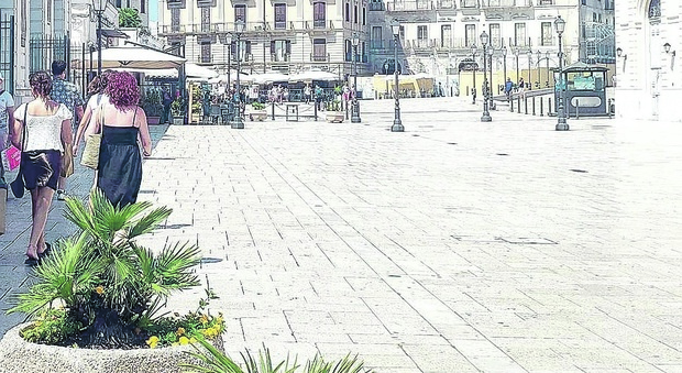 Bari, arrivano turisti e crocieristi ma i negozi chiudono per ferie