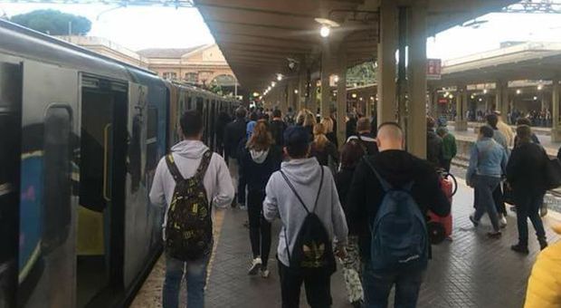 Ostia, preso il giovane che ha aggredito due minorenni: «Li ho picchiati come in Gomorra» Ostia, preso il giovane che ha aggredito due minorenni: «Li ho picchiati come in Gomorra»