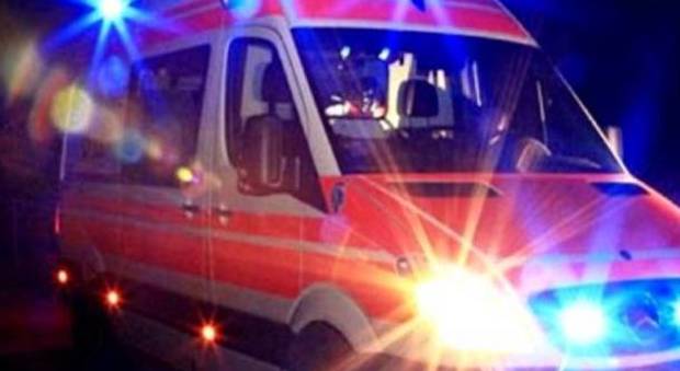 Auto sbanda e si schianta contro il guardrail: muore 17enne, grave coetaneo