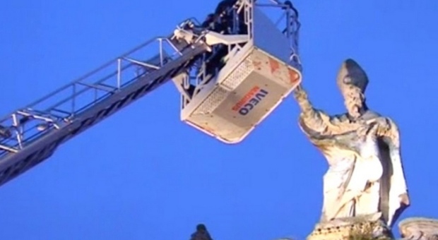 «Restauro sant'Oronzo colpito dal fulmine»: Quarta mecenate, per la statua della piazza intitolata al padre